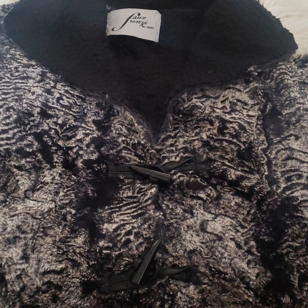 Vest - Picture 2 of 2